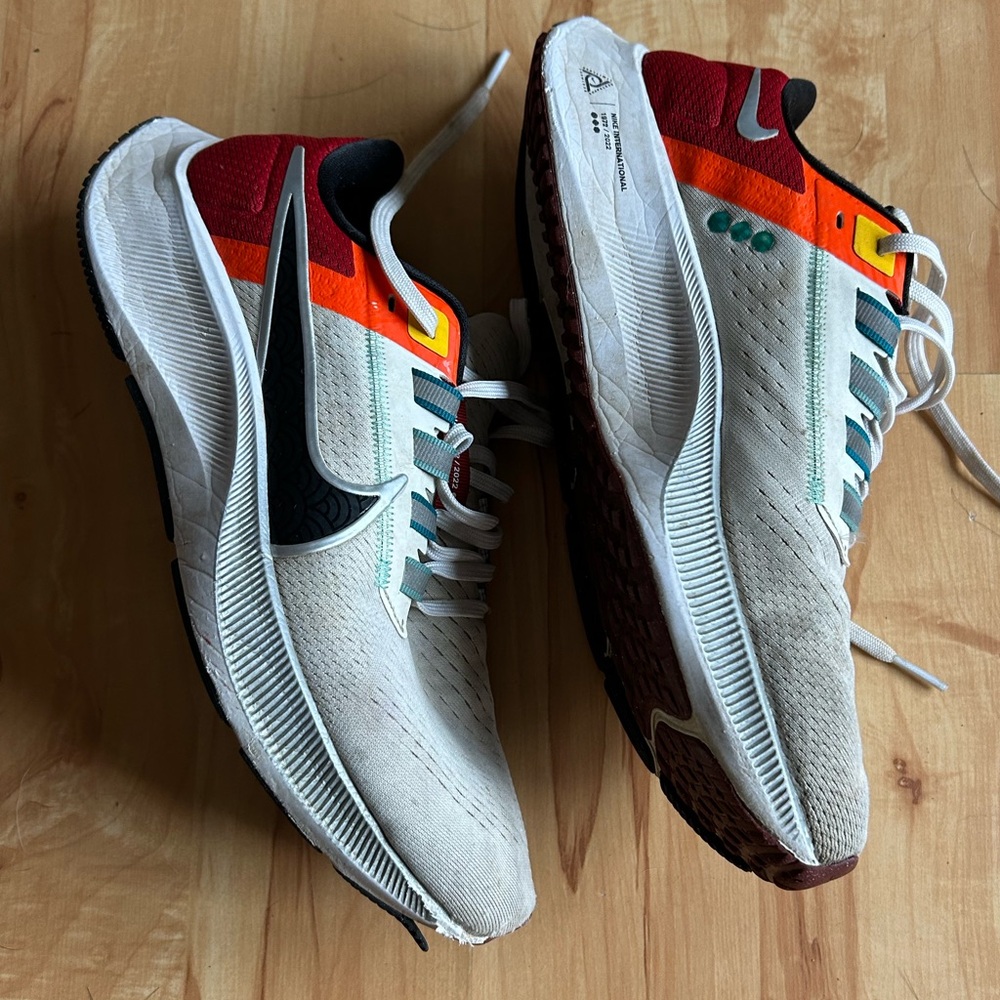 Men’s Nike sneakers!